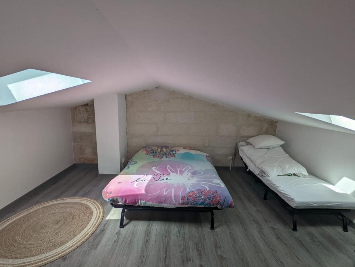 Loft Spacieux Au Coeur Des Remparts D'Aigues-Mortes Luaran gambar