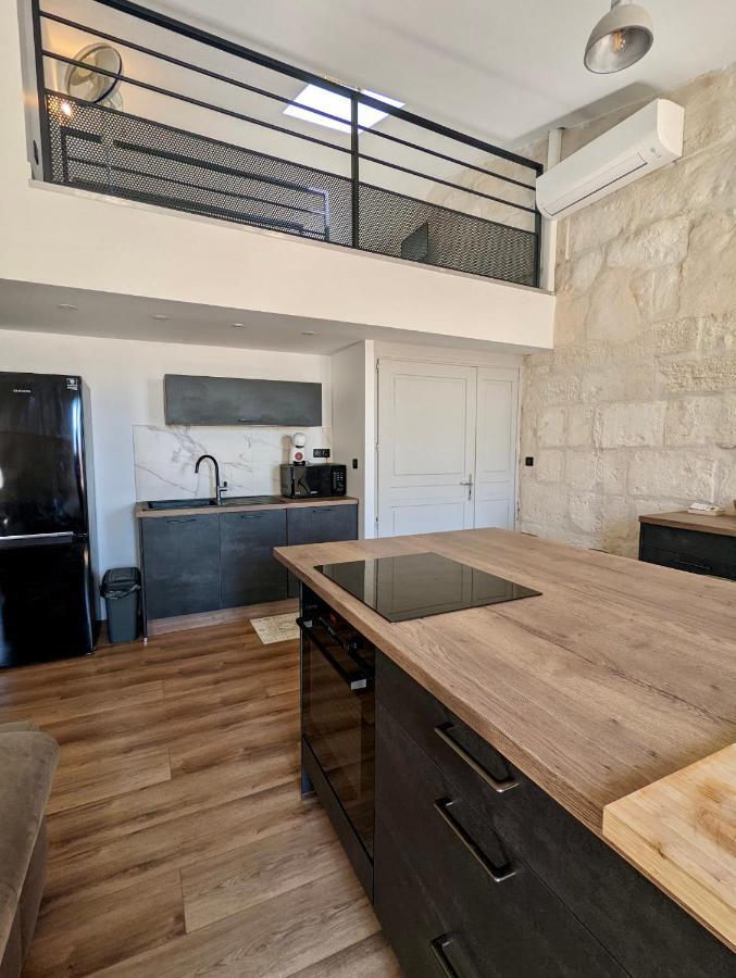 Loft Spacieux Au Coeur Des Remparts D'Aigues-Mortes Luaran gambar