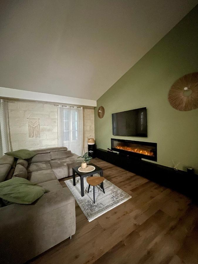 Loft Spacieux Au Coeur Des Remparts D'Aigues-Mortes Luaran gambar