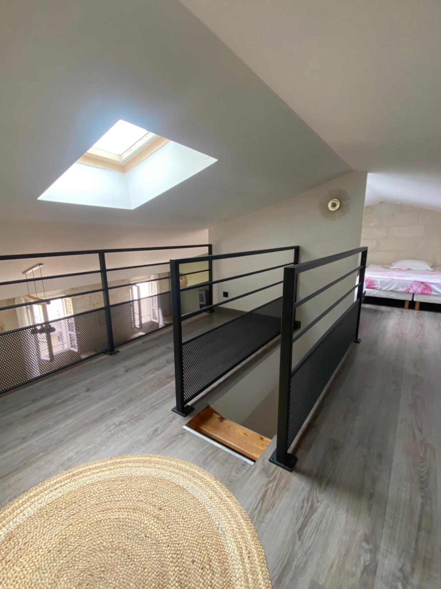 Loft Spacieux Au Coeur Des Remparts D'Aigues-Mortes Luaran gambar